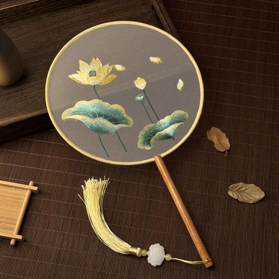 Double-Sided Suzhou Embroidery Round Fan: Ancient Hanfu Dance Accessory