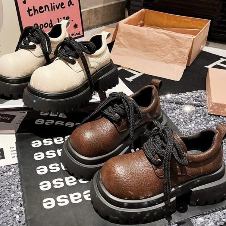 2024 Frühling neue britische Stil kleine Lederschuhe Feenstil Prinzessinnenschuhe zeigen Größe und Schlankheit schwarze Plateau-Slipper Damen