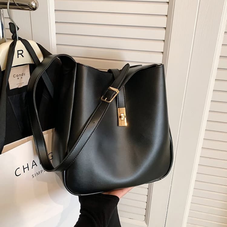 

Retro Large Capacity Messenger Bag Shoulder Bucket Bag чёрный
