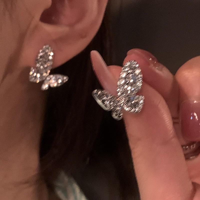 French Small Fragrant Style Pearl Stud Earrings Women's Light Luxury High-end Sense Retro Temperament Earrings Ear Jewelry