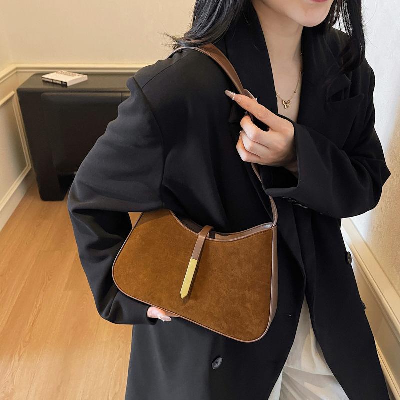 Simple and Versatile Commuter Single-shoulder Bag for Autumn and Winter, with A Unique and Stylish Underarm Bag
