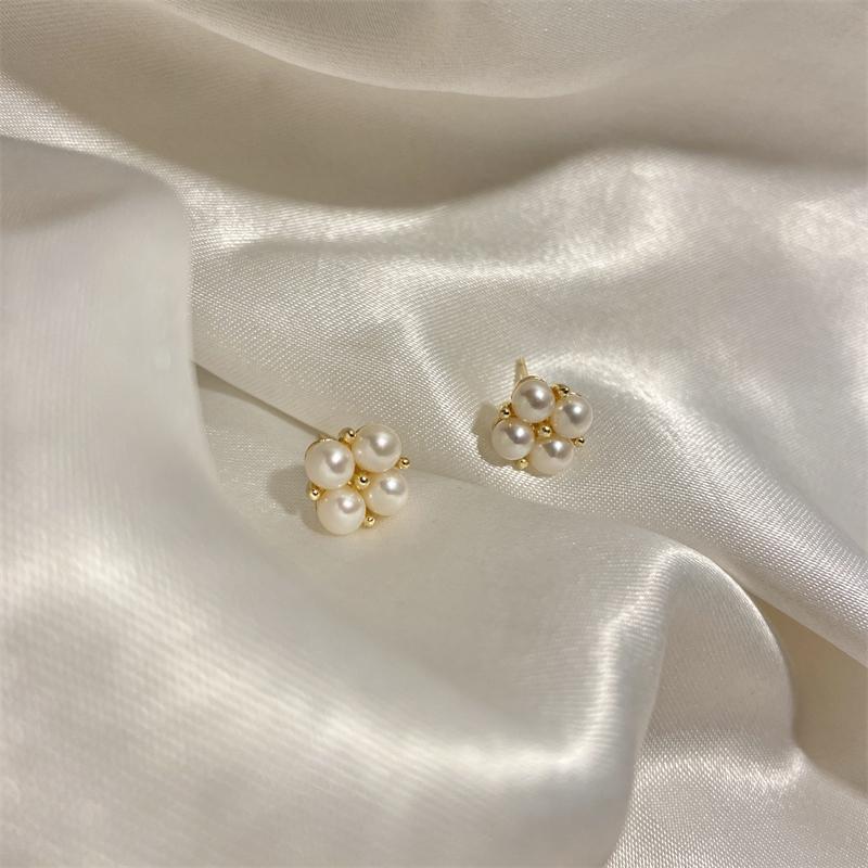 925 Sterling Silber Ohrring mit vier Perlen für Damen Französisches Temperament Exquisite Hochzeitsfeier Schmuckzubehör