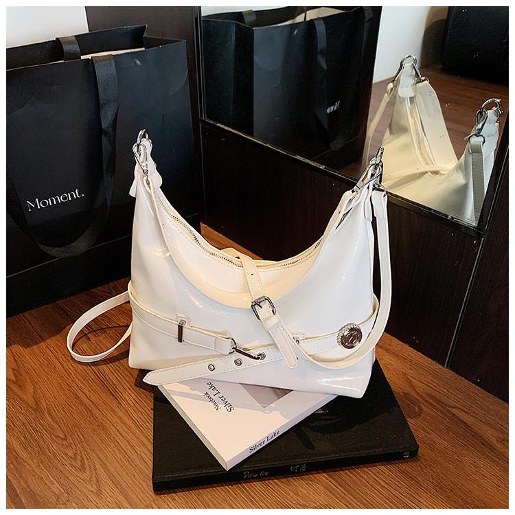 IELGY Ladies Bucket Bag Retro Large Capacity All-Match Casual One-Shoulder Simple Commuter Tote
