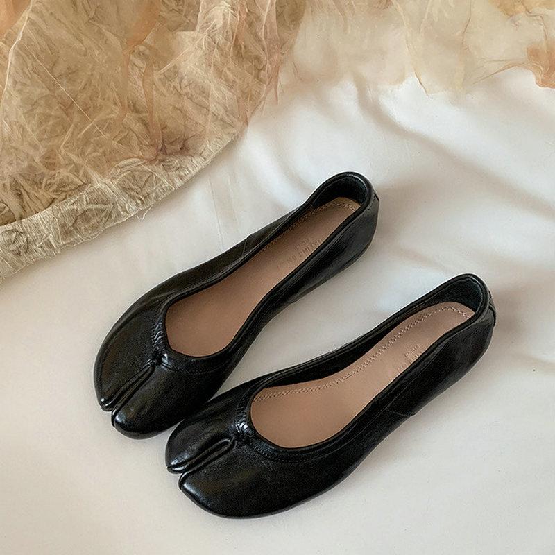 2025A Νέο Στυλ Παπούτσια με Διαχωρισμό Δακτύλων Πλυμένα με Δέρμα, Γυναικεία Ρηχά Ασημί Παπούτσια Μονά 'Οπλή Χοίρου' και Μπαλαρίνες