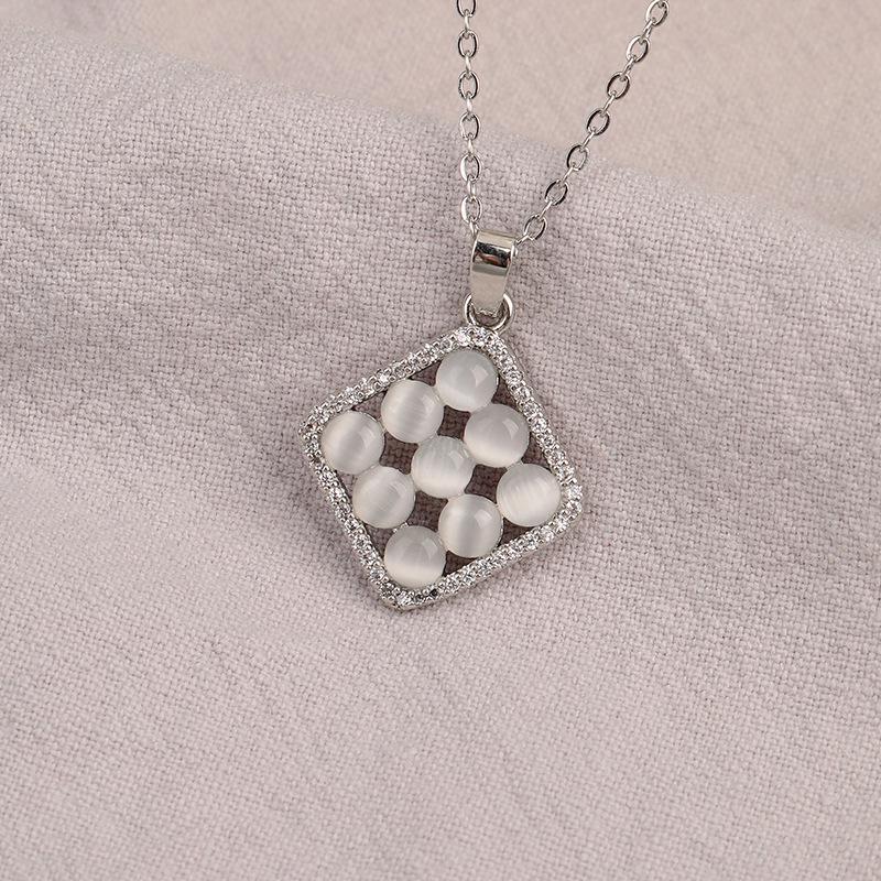 Titanium Steel Non-fading Necklace - European & American Style, Light Luxury, Versatile Korean Fashion, Perfect for Women and Girlfriend Gifts.