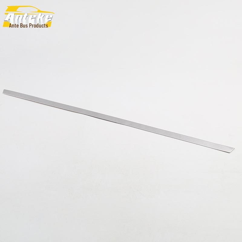 

Compatible with 18 XC60 models: Rear Tailgate Anti-Scratch Bumper Trim Strip.
