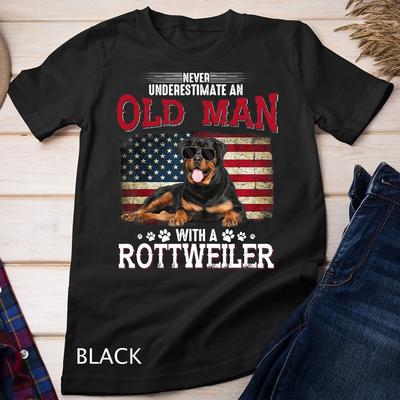 Non Sottovalutare Mai Un Vecchio Con Un Costume da Rottweiler T-shirt Unisex
