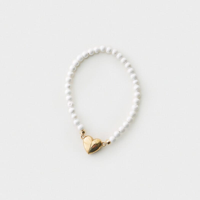 odds&ends heart magnet cotton pearl bracelet