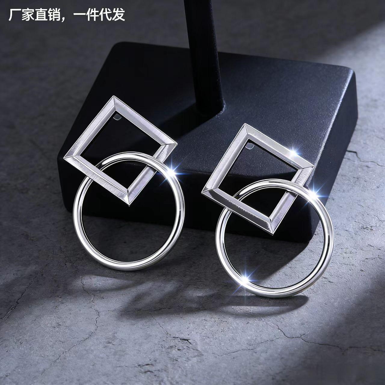 

Square and circle combined minimalist geometric hollow earrings versatile small fresh lady double-layer metal winding jewelry earrings срібний