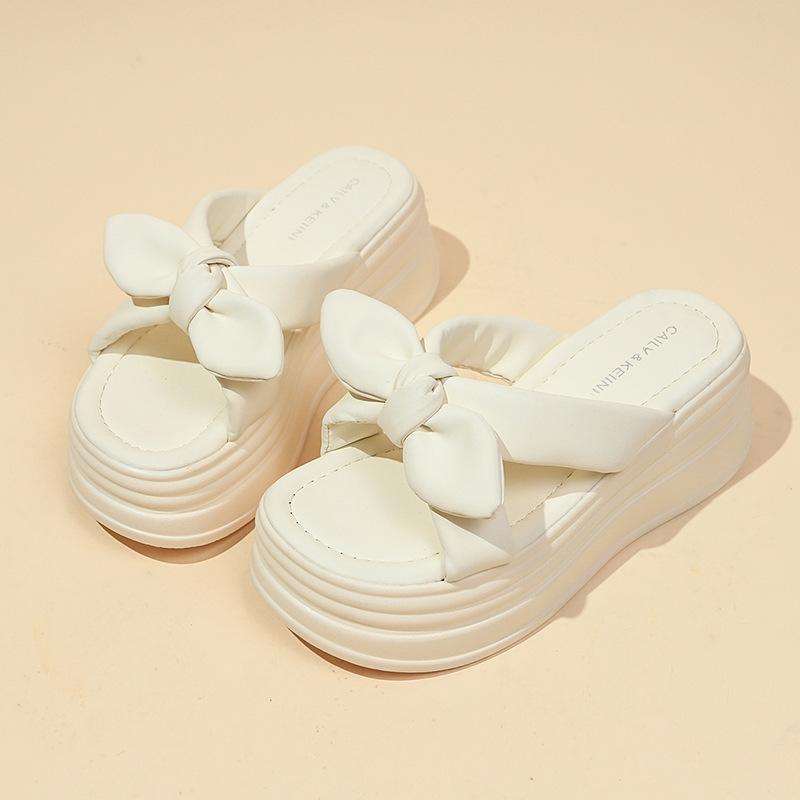 

Stepping on shit slippers women s summer wear 2025 summer new muffin bottom bow with skirt versatile cool slippers 40 бежевий