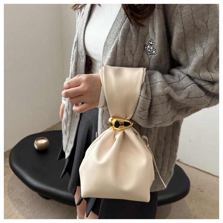 Retro Pleated Women's Bucket Bag: Large Capacity, Fashionable, Aesthetic, Unique Design