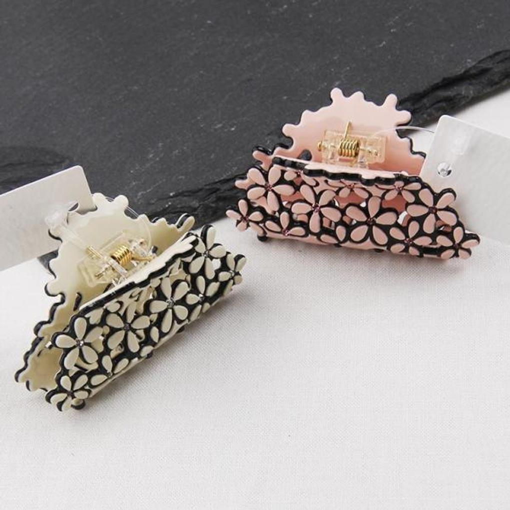 Atria's gorgeous and soft, strong half-haired, flower-shaped clip-on hairpin SMIHPAC0002