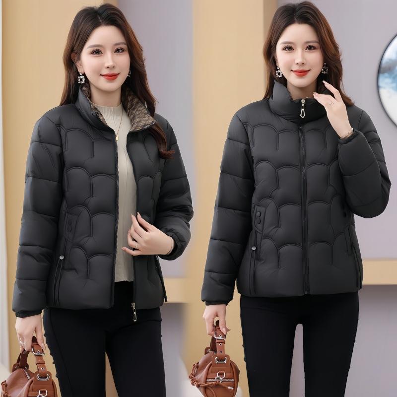 Down cotton-padded clothes for women's new cotton-padded clothes, warm and thickened cotton-padded jackets, and large-size jackets.