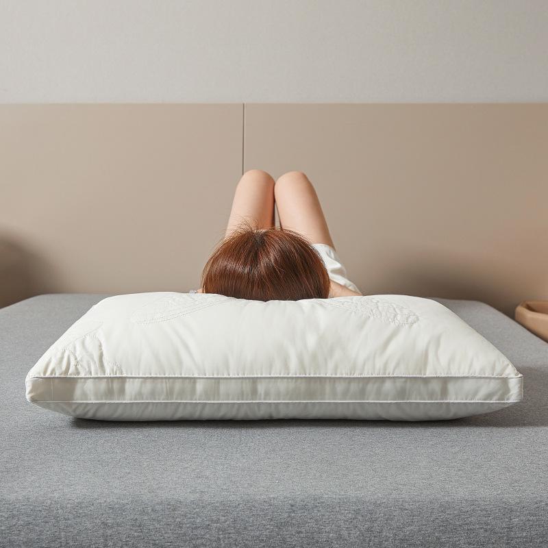 A-klasse Vlinder Zijde Geborduurde 3D Katoenen Hotelkussen - Moeder-Baby Kwaliteit