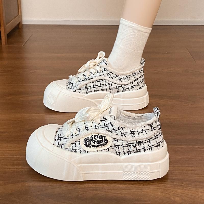 Kleine weiße Schuhe für Damen im Herbst und Winter 2024, neue runde Zehenpartie, dicke Sohle mit Höhenverstärkung, Schnürung, große Zehenpartie, Brotschuhe, vielseitiger Canvas