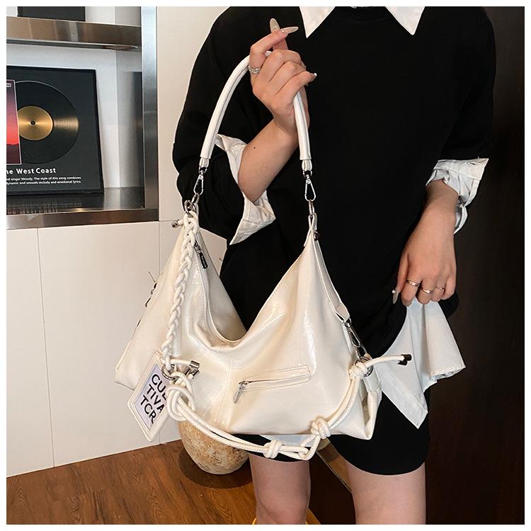 Commuter Large-capacity Bag Women's Spring New Versatile Messenger Bag Fashionable Shoulder Underarm Tote Bag