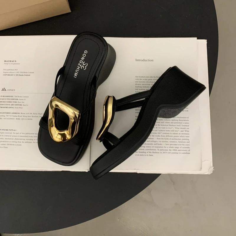 Fashion Women's Summer Fashion Open-Toe Platform Slippers Casual Metal Decoration Thick Bottom Slides for Ladies