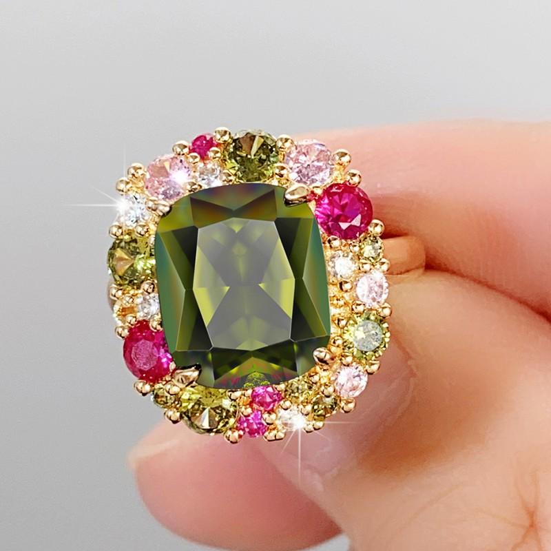 Huitan Luxury Emerald Princess Ring - Elegant Retro Forest Design