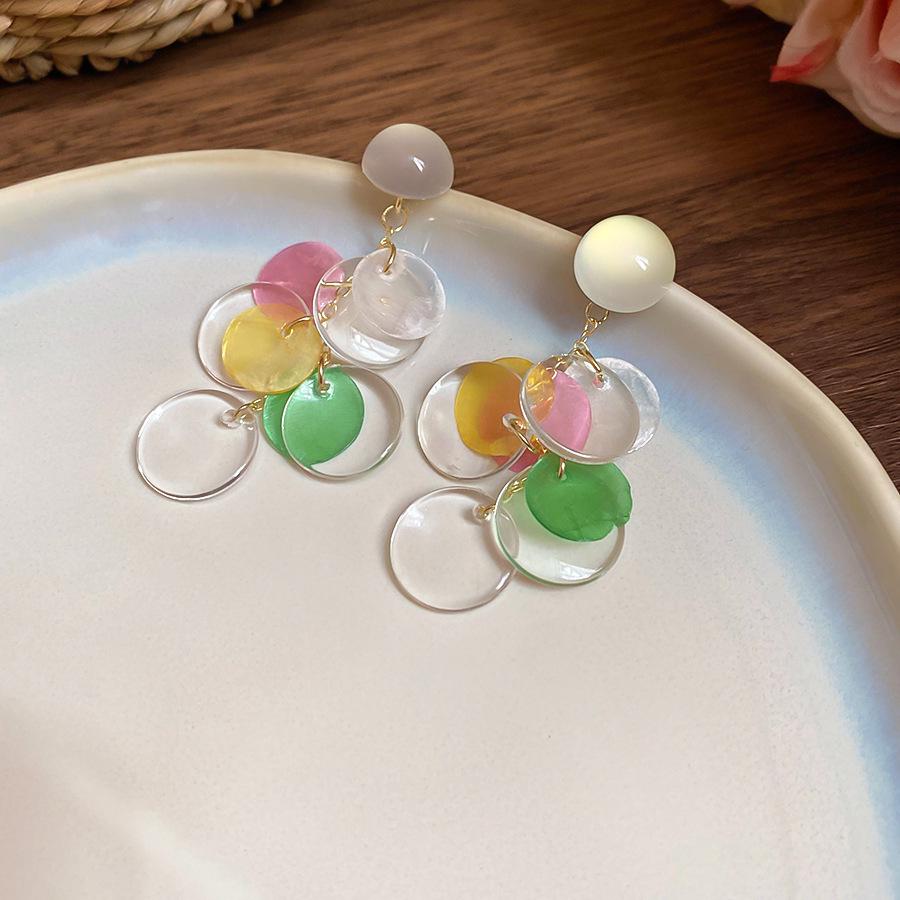 French Round Shell Tassel Stud Earrings: Retro, Exaggerated Style for a Unique Fashion Statement.