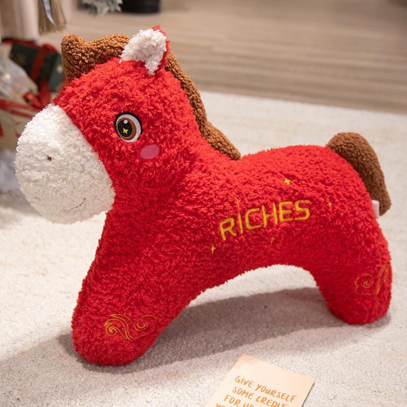 

Plush Horse Toy For Chinese New Year Celebration With Soft Cotton Fill For Holiday Decor красный