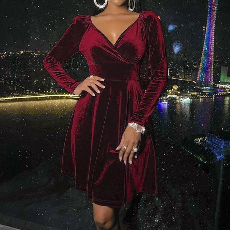 

A V-neck, Slim, Long-Sleeve Dress V-neck Slim-Fit Long Sleeve Dress Burgundy S