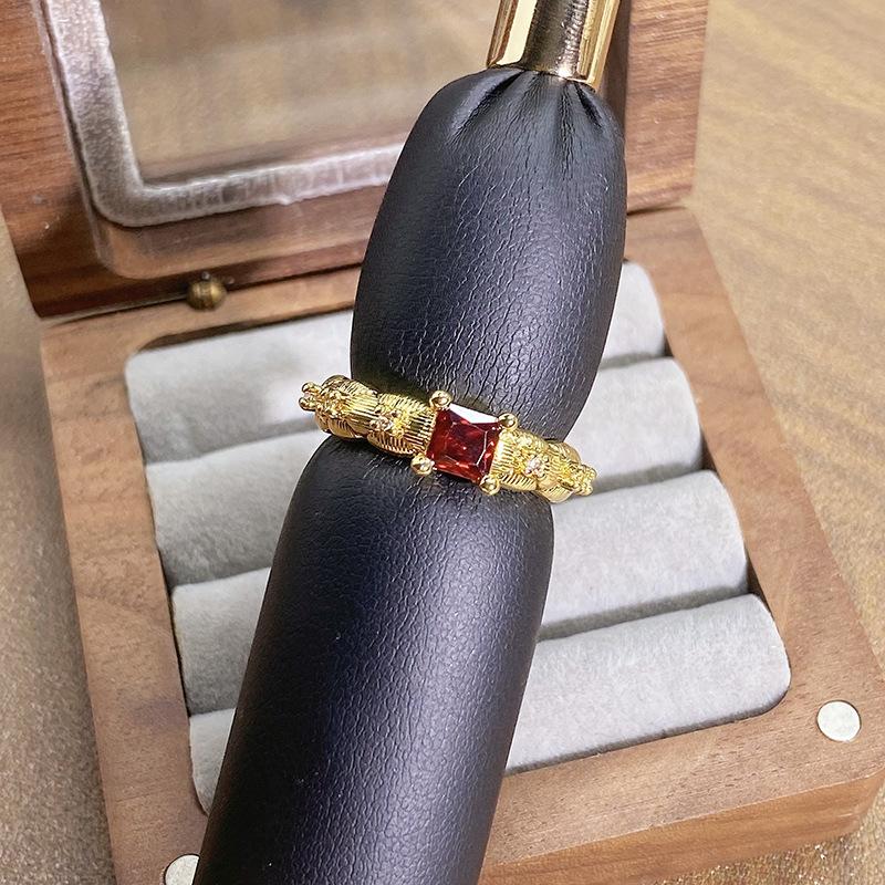 Leichter Luxus Mittelalterlicher Gebürsteter Roter Zir*****Stiftring, Hofstil Nischendesign Temperament Offener Ring