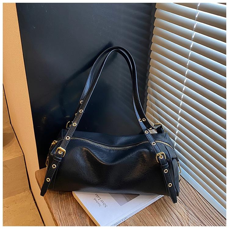 Retro high-end bag women's 2025 new autumn and winter fashion simple underarm pillow bag niche texture messenger bag