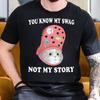 Lustiges Grafik-Katzen-T-Shirt für Herren „You Know My Stolen Goods Are Not My Story“ Reines Baumwoll-T-Shirt Y2K Kurzarm Streetwear