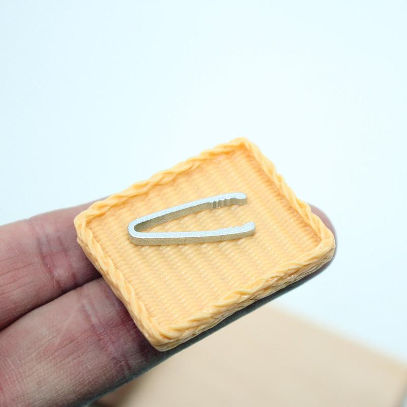 

1/12 кукольный домик мини-тарелка для еды с зажимом кукольный домик кухня противень модель кукольный домик украшения аксессуары бежевый