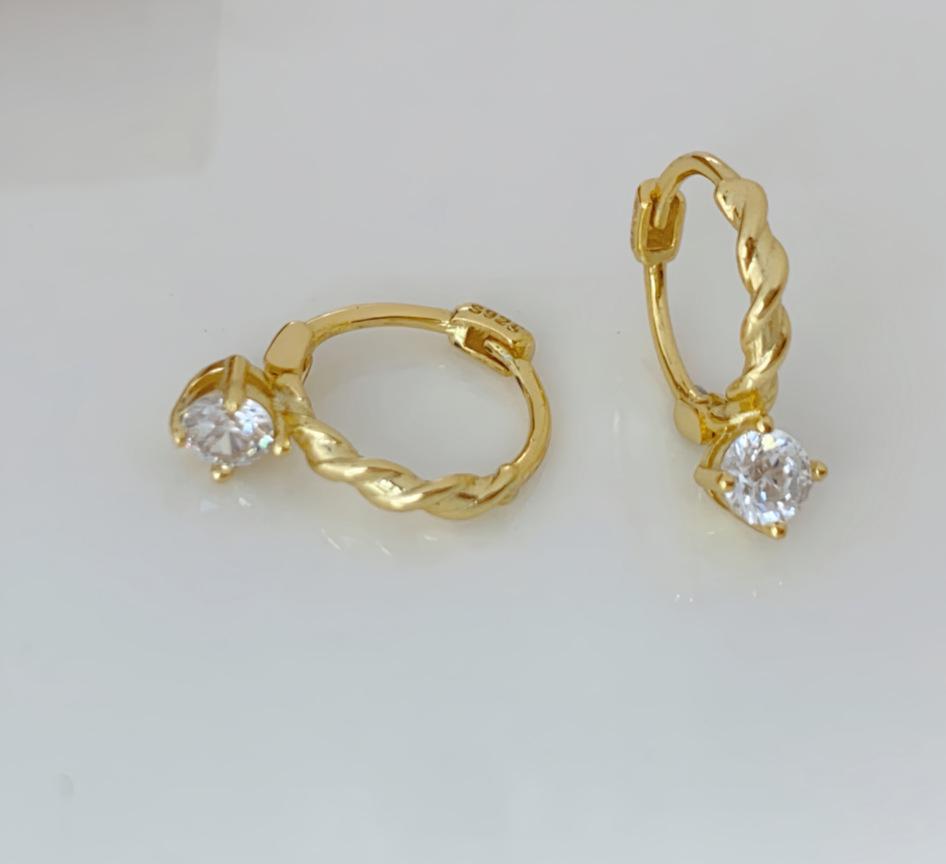 

S925 Sterling Silver 18K Gold Plated Women s Twisted Flower Braid Earrings with Four-Prong Set Clasps 925 Silver