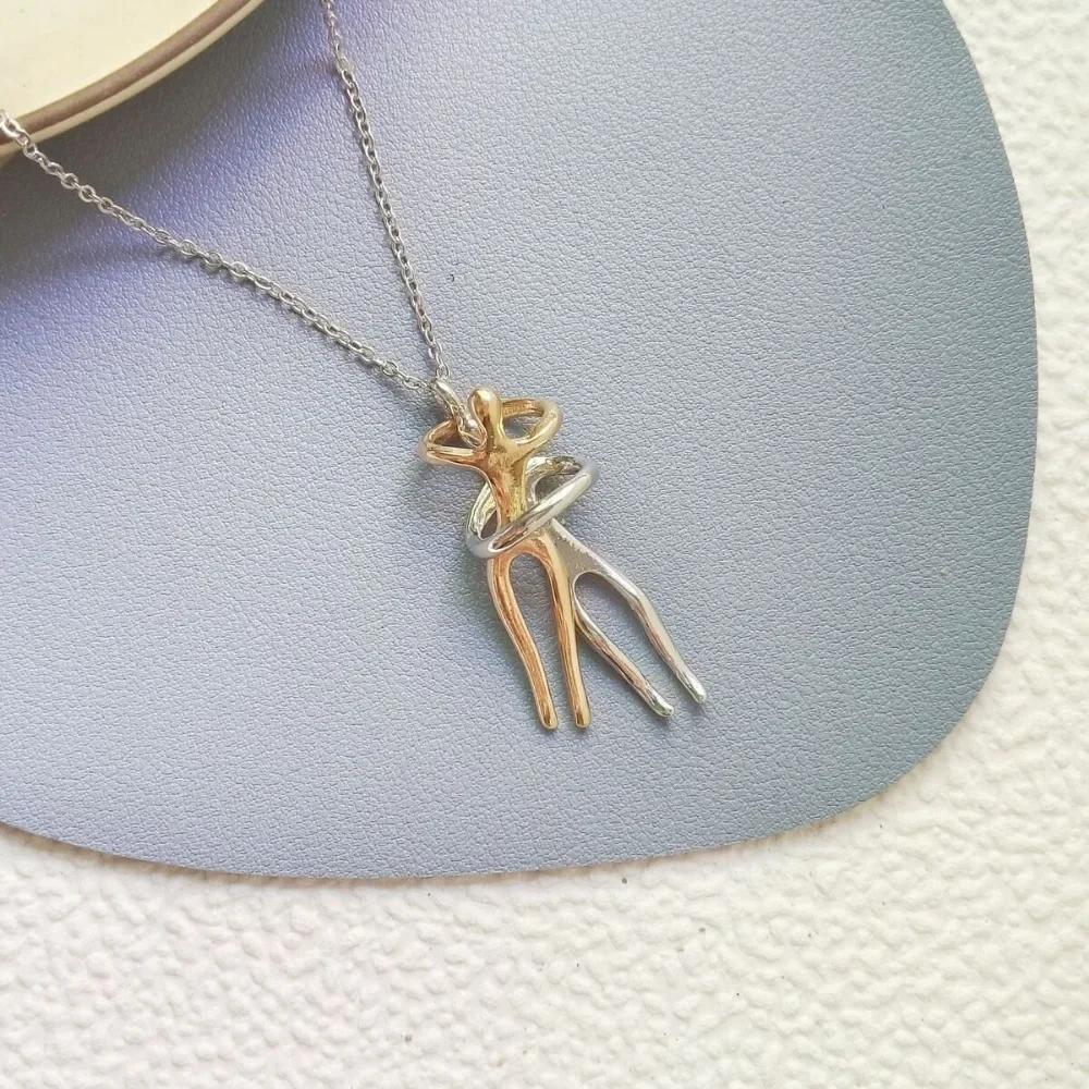 New Personality Fashion Couple Hug Slippable Pendant Necklace for Women Men Charm Collar Jewelry Creativity Anniversary Gift