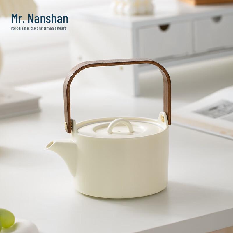Nanshan Mr. Cloud Dyeing Ceramic Teapot with Walnut Lifting Handle