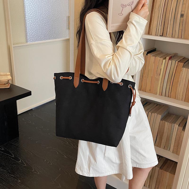 Trendy Women's Large Casual Tote - 2026 Edition, Single Shoulder Underarm Bag with Ample Storage