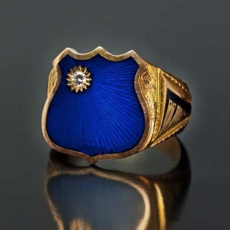 Vintage Shield-shaped Enamel Ring, Blue Center with Gold Details, Suitable for Collectors, Themed Events, Unique Gifts
