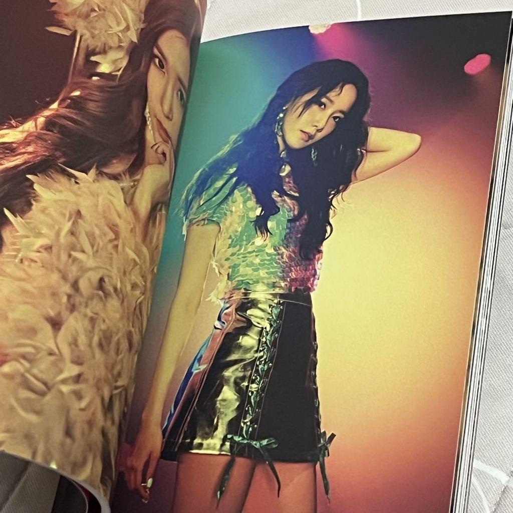 [USED] Girls' Generation 6th Album Holiday Night (with Photobook)