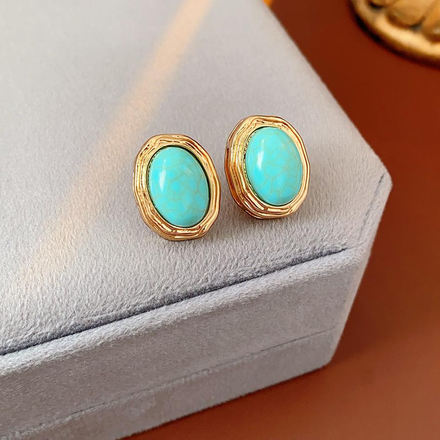 European and American diamond-set round flower bracelet, earrings, necklace, necklace, and retro jewelry set for women.