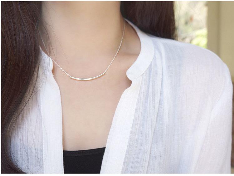 Elegant Curved Pipe Necklace - Short European & American Style Clavicle Chain for Women
