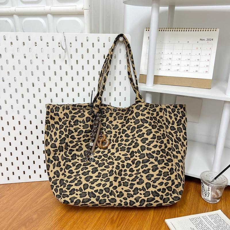 Large Capacity Leopard Print Fashion Shoulder Bag Women's New Simple Personalized Tote Bag Large Shopping Bag Leisure Travel Bag