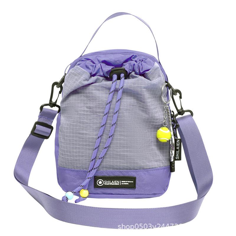 Multifunktionale leichte Outdoor-Umhängetasche für Männer und Frauen - Tragbarer Wasserflaschenhalter, Handytasche und kleiner Rucksack zum Wandern.