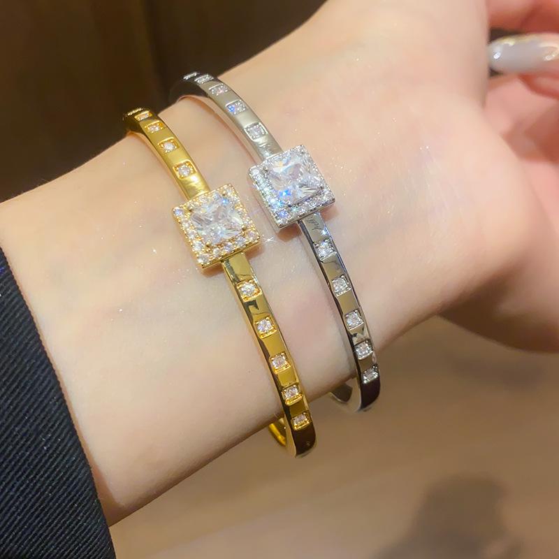 18K Gold Plated Zircon Flower Bangle - European & American Trend, Light Luxury Fashion Bracelet for Women