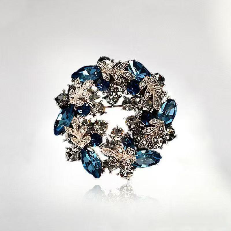 

Bauhinia Flower Wreath Diamond Brooch: Exquisite Retro Clothing Accessory