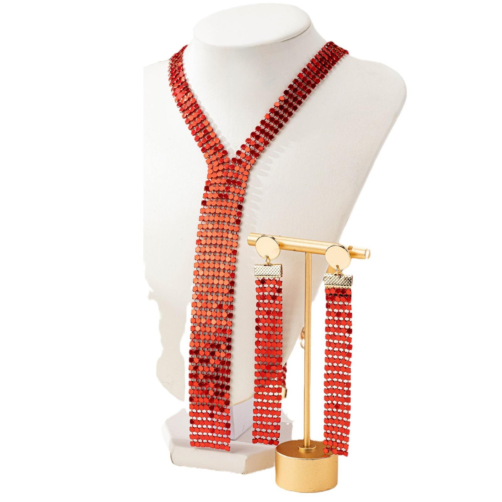 

Модный комплект женских украшений красный