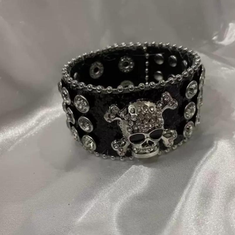 1 Pcs New Punk Hip Hop Rhinestone Bracelet For Women Retro Western PU Leather Cuff Jewelry Fashion Style Birthday Gift Accessory