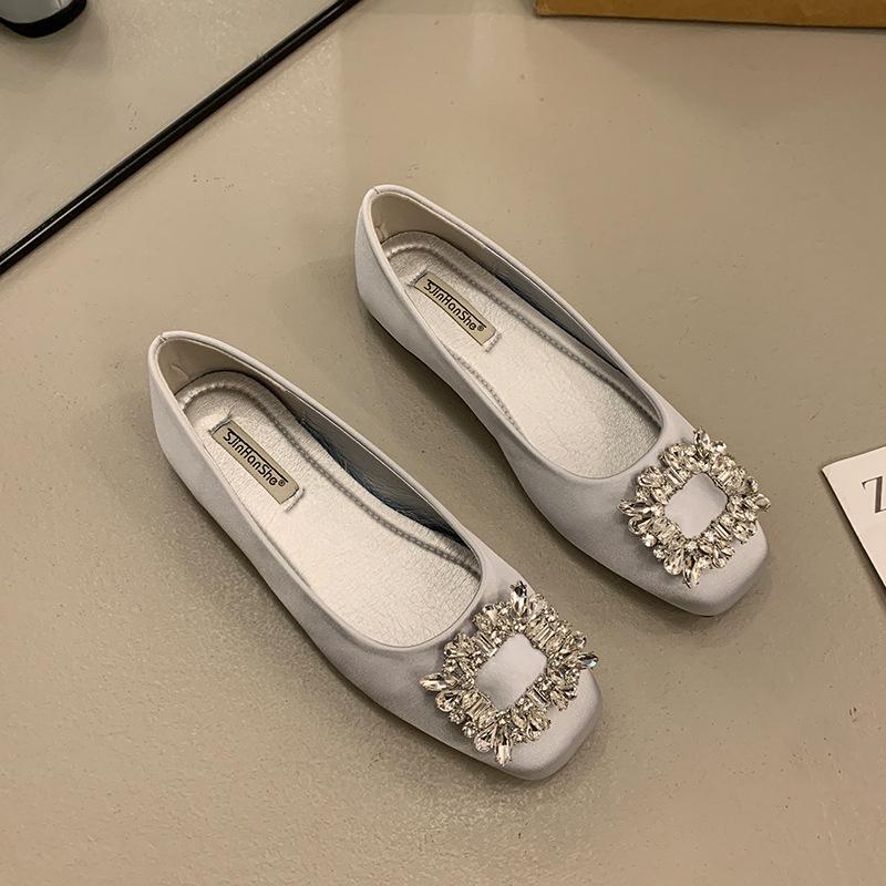 Square buckle ladle shoes women's commuting versatile single shoes French rhinestone shallow mouth flats 2025 new spring and autumn one-pedal