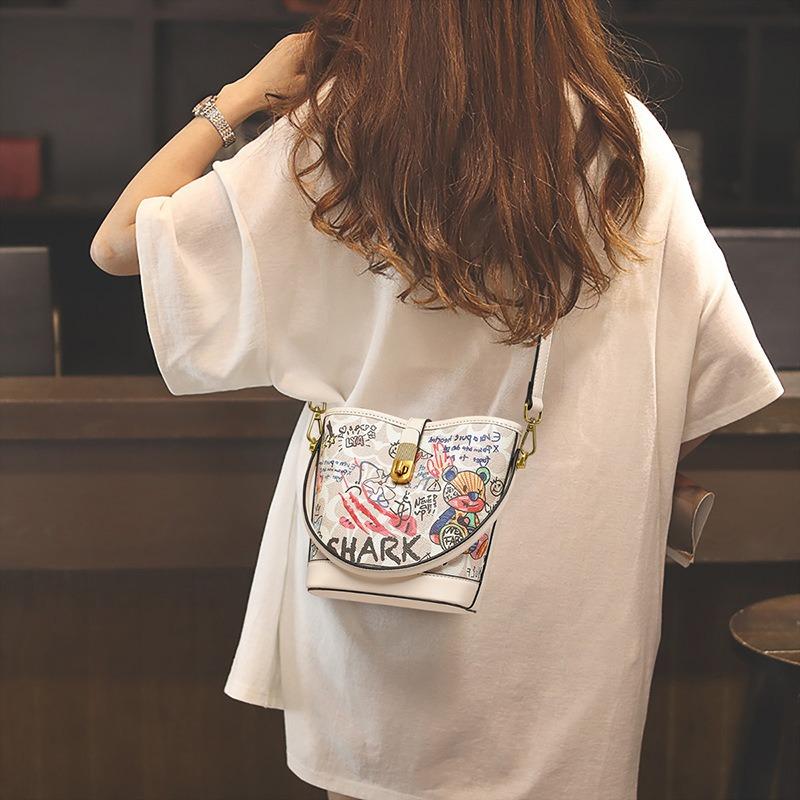 Bags Women's Autumn and Winter New Niche Design Shoulder Messenger Bag Cute Graffiti Bucket Small Bag