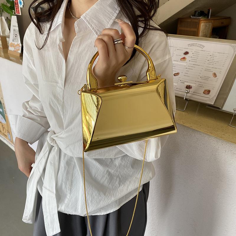 2026 New Women's Dinner Bag Fashion Niche Design Shoulder Bag Chain Crossbody Acrylic Box Bag