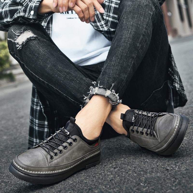 Frühjahrssaison 2025 neue schwarze tägliche kleine Lederschuhe Herrenschuhe Low-Top atmungsaktiv vielseitig sportlicher Stil lässige Board-Schuhe