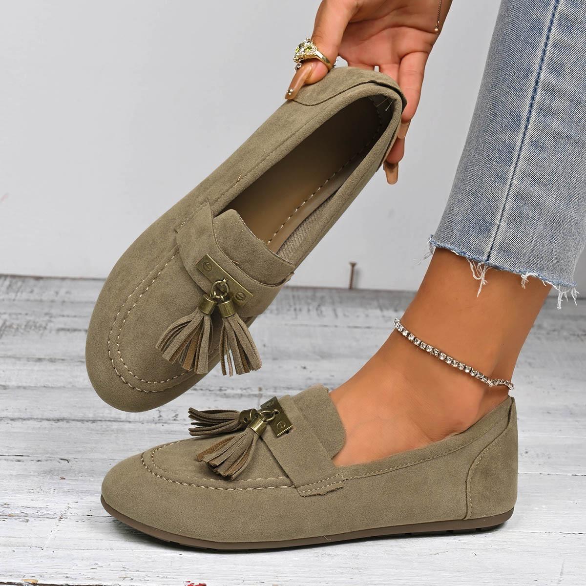 

Большой размер мягкая подошва плоский каблук круглый носок модные одинарные туфли весна и осень новые кисточки неглубокий вырез сшитая сумка женская обувь 43 серый