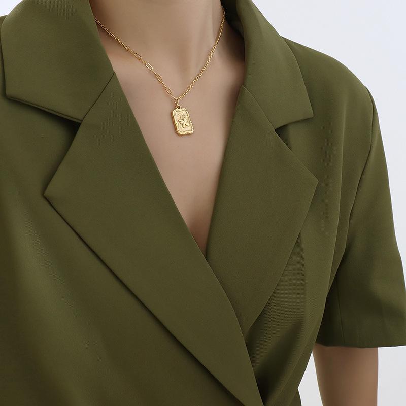 Titanium Steel Gold-Plated Butterfly Pendant Necklace with Retro European and American Design