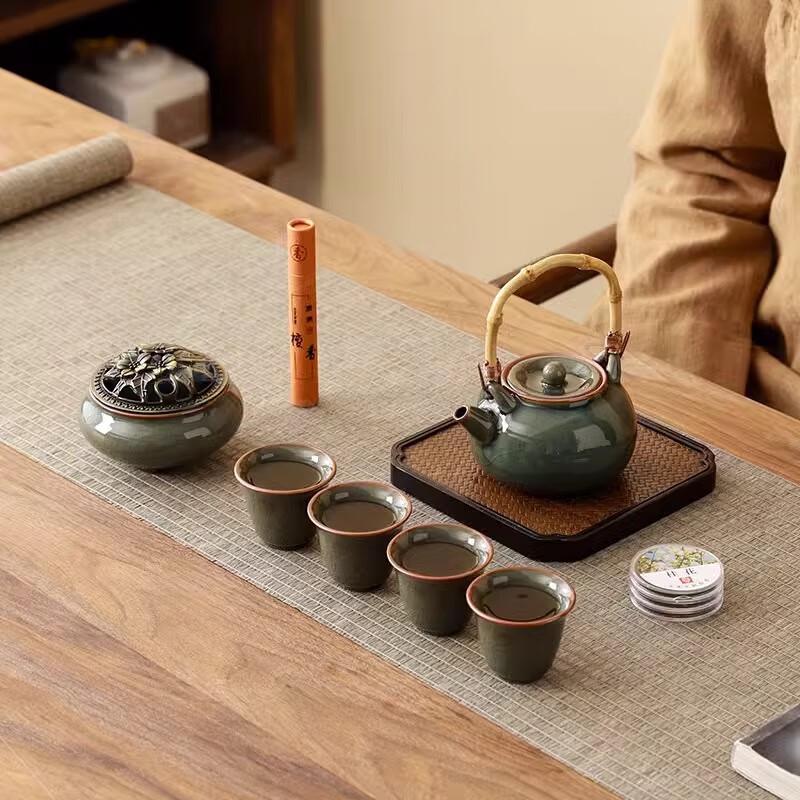 Elegant Chinese Ceramic Tea Set Gift Collection